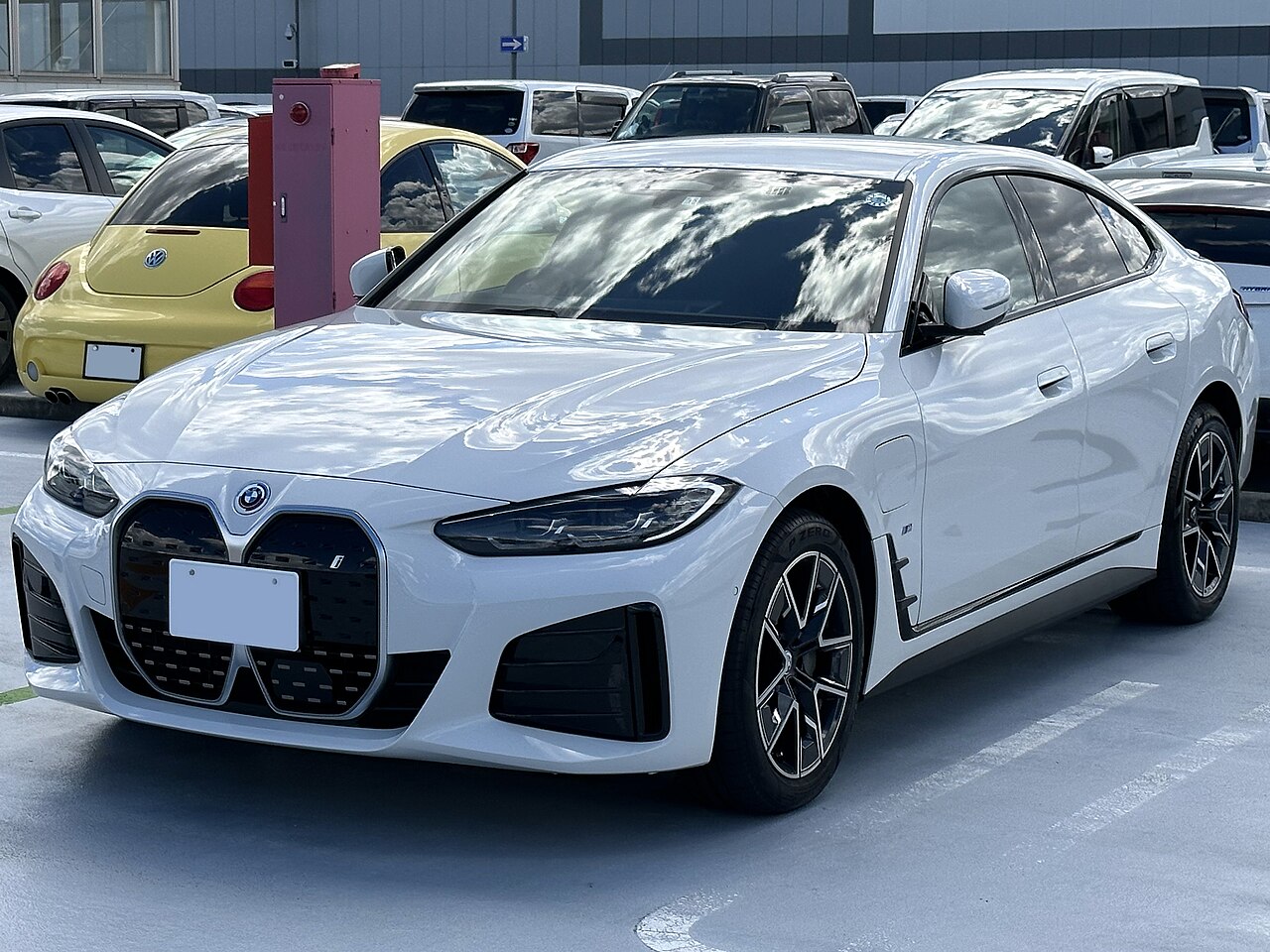 BMW i4