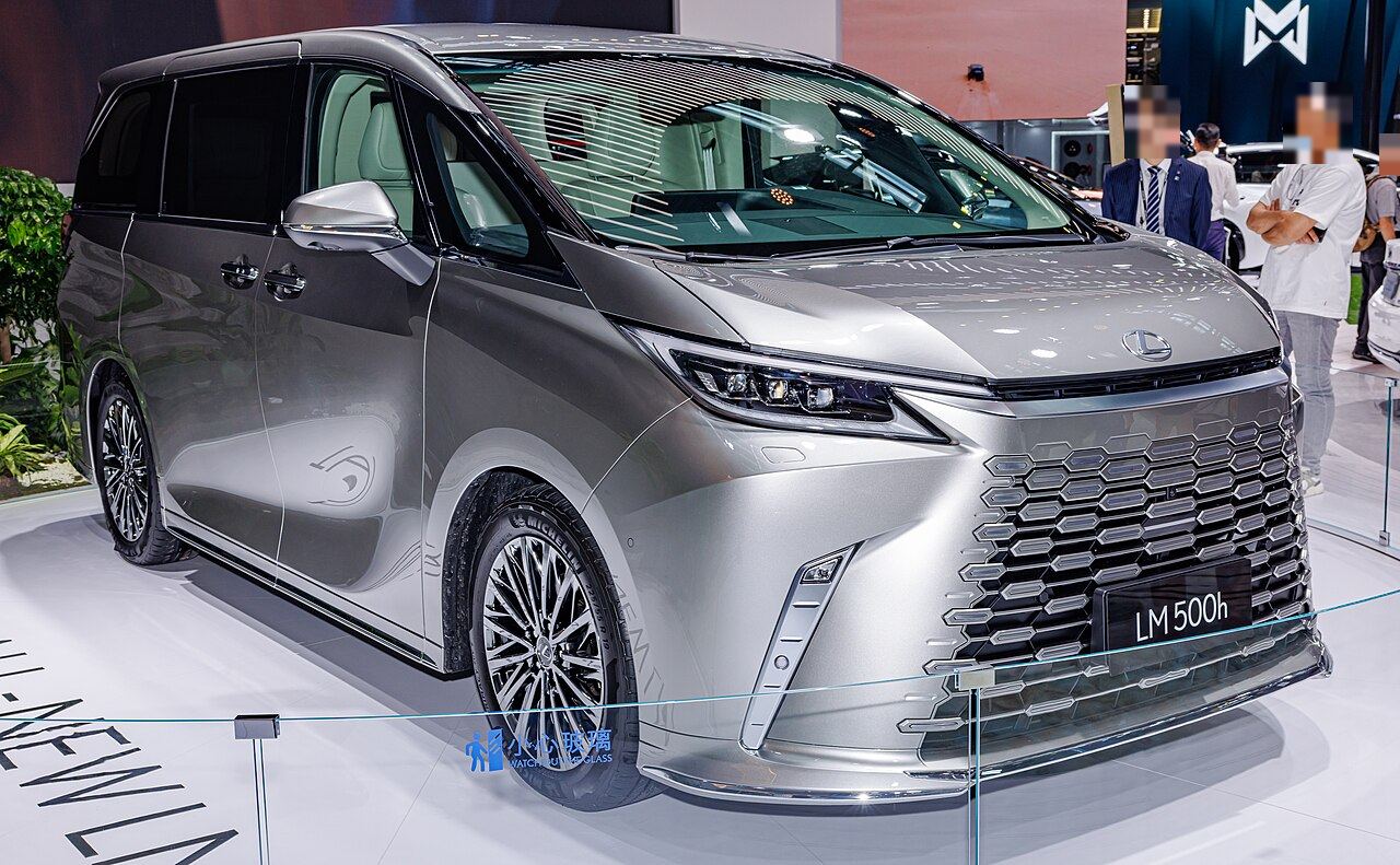 Lexus LM