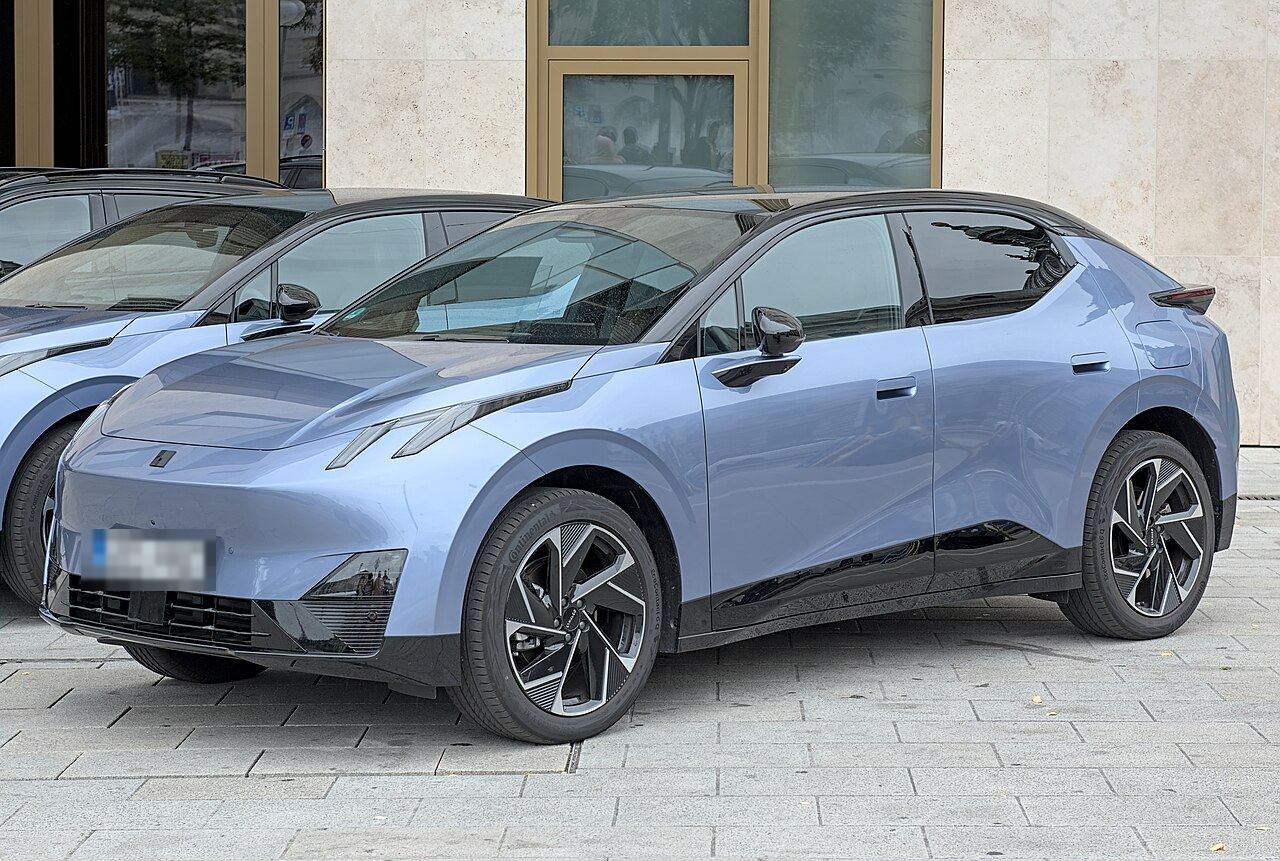 Lynk & Co 02