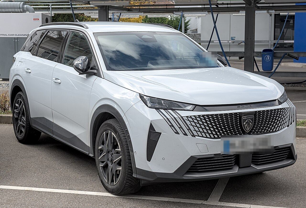 Peugeot e-5008